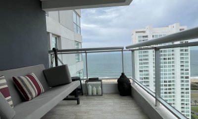 Vende apartamento de 2 dormitorios con vista al mar en Brava Punta del Este