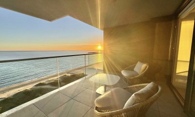Apartamento frente al mar en Playa Mansa ? Punta del Este en venta de 3  suites, amenities premium y una vista inolvidable.