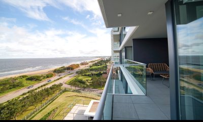 Vende apartamento de 2 dormitorios, con excelente vista al mar en Mansa, Punta del Este.