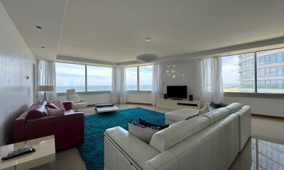 En venta apartamento de 3 dormitorios en suite en Brava Punta del Este