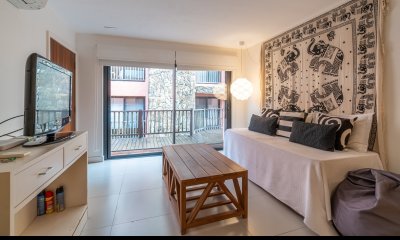 Vende apartamento de 1 dormitorio, con balcón en Punta Ballena