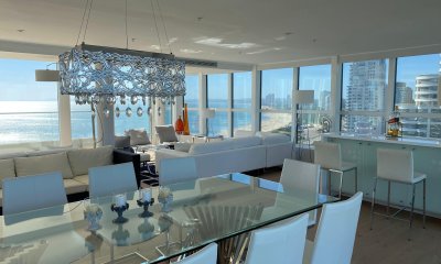 En venta impecable apartamento Penthouse frente al mar, en Mansa Punta del Este.