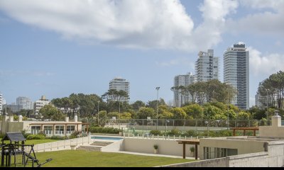 Departamento en venta en Torre de categoria en primera fila de Playa Brava