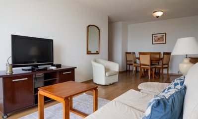 Vende apartamento de 2 dormitorios en Roosevelt, Punta del Este.