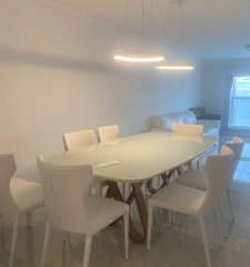 Apartamento de 3 dormitorios a pasos de mar. Frente a Playa mansa.