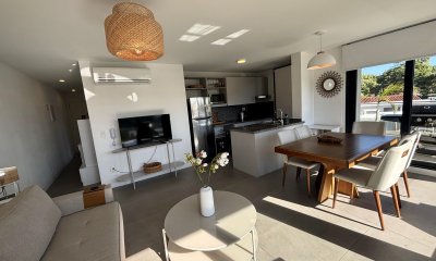 Vende apartamento en  Aidy Grill - Punta del Este de 2 dormitorios.