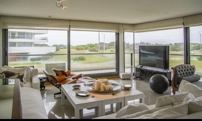 Venta Apartamento 3 dormitorios zona Playa Brava en primera línea frente al mar