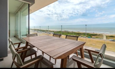 En venta Apartamento en Brava - Punta del Este con  vistas impresionantes de 3 dormitorios.