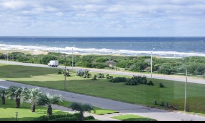 Hermoso departamento en venta frente al mar.