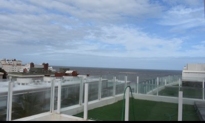 Vende apartamento en Peninsula, Punta del Este de 3 dormitorios.