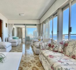 Vende Apartamento de 2 dormitorios en Punta del Este.