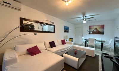 Oportunidad. Vende apartamento de 2 dormitorios con azotea y parrillero, Punta del Este