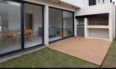 Casa de 2 dormitorios en Carrasco . Montevideo