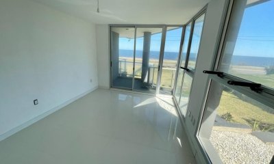 Oportunidad. vende apartamento de 2 dormitorios con vista al mar. Primera fila de playa mansa, Punta del Este