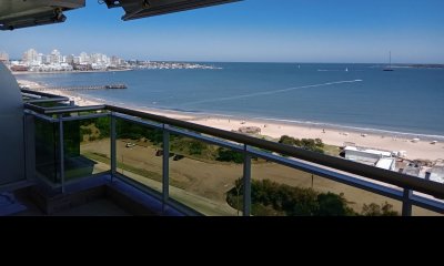 Coral Tower Punta del Este , Departamento de 3 dormitorios en venta frente al mar. Coral Tower