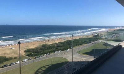 Departamento a estrenar en venta frente a playa brava.
