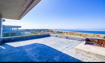 Espectacular departamento con vista al mar, 2 dormtiorios en venta en Punta Ballena