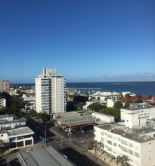 Vende apartamento de 2 dormitorios con vista al Puerto, en Punta del Este.