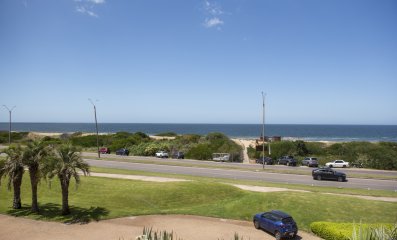Hermosa planta en Aqualina, playa rincon del indio, zona brava