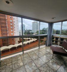En venta apartamento espacioso en Mansa, Punta del Este de 2 dormitorios.
