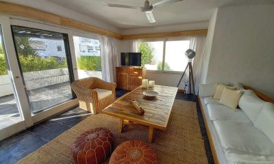 Vende apratamento 2 dormitorios con vista al mar en Rincon del Indio.