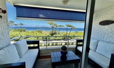 En venta apartamento de 2 dormitorios en Mansa Punta del Este.