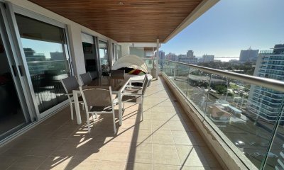 Iluminado departamento en Venta en Punta del Este