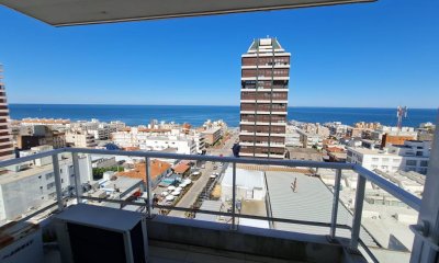 Punta del Este LUX TOWER- Venta departamento 3 ambientes  en el piso 9 .