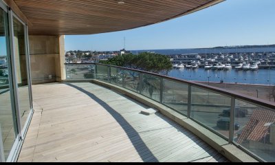 Vende espectacular apartamento de 4 dormitorios, con excelente vista en Peninsula- Punta del Este