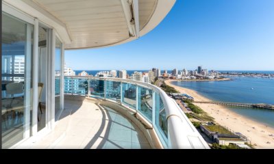 Vende apartamento de 3 dormitorios en Mansa Punta del Este.