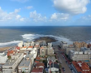 Apartamento de 3 dormitorios en venta en Punta del Este, vista al puerto.