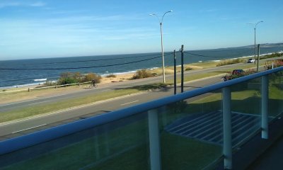 TINTE 1 DORMITORIO AL FRENTE, PLAYA MANSA, PRIMERA LINEA. VENTA