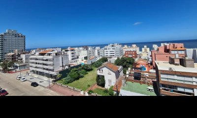 Apartamento en venta de 2 dormitorios en torre con servicios en la Peninsula