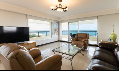 Vende departamento de 3 dormitorios en Brava Punta del Este
