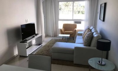 Vende apartamento de 1 dormitorio frente al mar en Pinares, Punta del Este