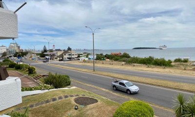 Vende apartamento frente al mar, Playa Mansa, 3 dormitorios en Punta del Este