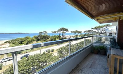 Apartamento en Mansa - Punta del Este en venta de 3 dormitorios.