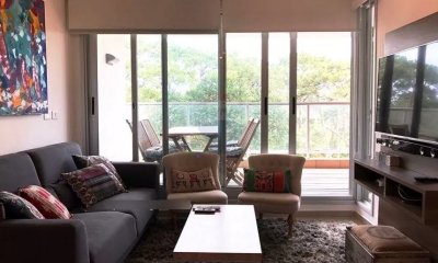 En venta espacioso apartamento de 2 dormitorios en Mansa Punta del Este