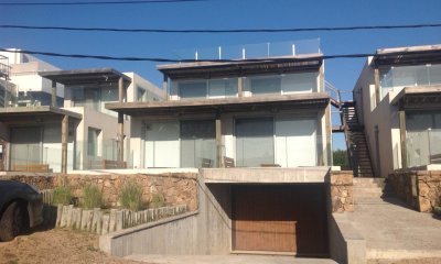 En venta duplex impecable de 3 dormitorios.