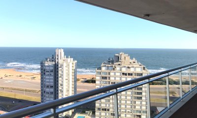 Espectacular departamento, de 3 dormitorios, a la venta en Punta del Este