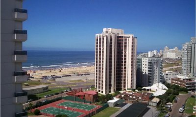 Apartamento de 2 dormitorios en Edificio Torre Marina , Punta del este , Playa Brava