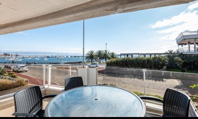 Vende apartamendo en Peninsula, Punta del Este de 3 dormitorios, con vista al mar.