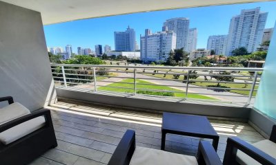 Departamento de 2 dormitorios  en edificio Alexander Boulevard, Punta del este