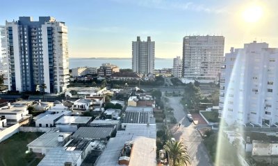 Apartamento de 2 dormitorios con parrillero en balcón en Mansa- Punta del Este