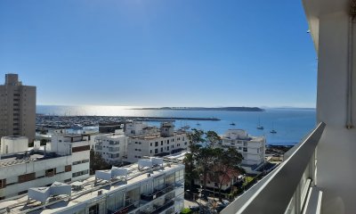 Apartamento 1 dormitorio en la Península, Punta del Este con vista al mar!