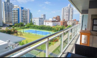 Vende apartamento de 3 dormitorios, con parrillero y hermosa vista en Brava, Punta del Este.