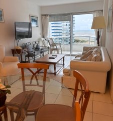 Vende apartamento de 2 dormitorios en Brava, Punta del Este.