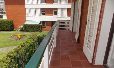 Vende Apartamento en Península - Punta del Este de 3 Dormitorios con balcon