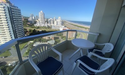 Vende apartamento de 2 dormitorios en Apartamento en Brava - Punta del Este.