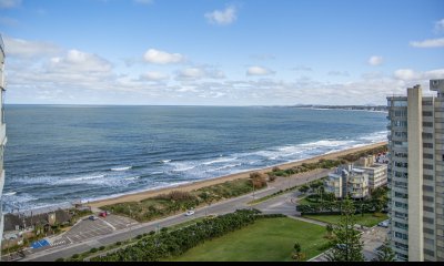 Se vende Hermoso Penthouse frente al mar de 3 dormitorios con barbacoa, Playa Mansa, Punta del Este